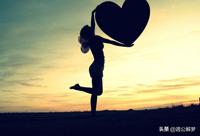 给女朋友讲睡前故事50字（给女朋友讲睡前故事故事）